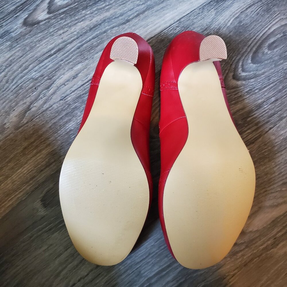 Valentine's Day Red Cross-Strap Heels (FLAPPER-35) from Pinup Couture by Pleaser - Picture 6 of 14